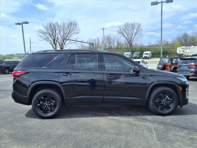 Photo of 2022 Mosaic Black Metallic Chevrolet Traverse