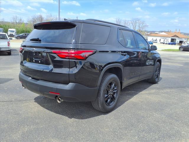 Photo of 2022 Mosaic Black Metallic Chevrolet Traverse