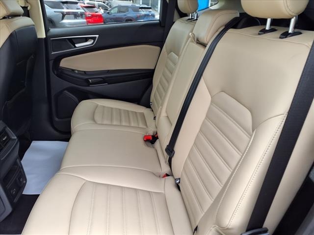 Photo of 2022 Agate Black Metallic Ford Edge