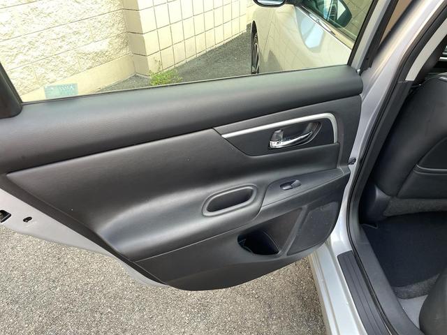 Photo of 2018 Brilliant Silver Nissan Altima