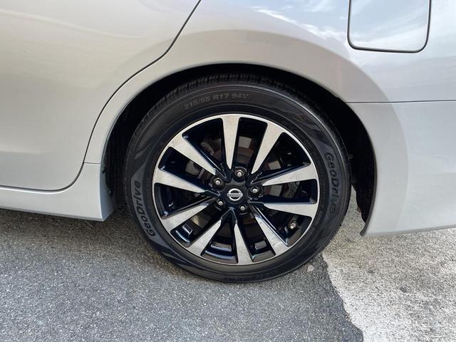 Photo of 2018 Brilliant Silver Nissan Altima