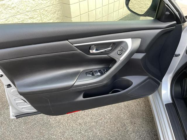 Photo of 2018 Brilliant Silver Nissan Altima