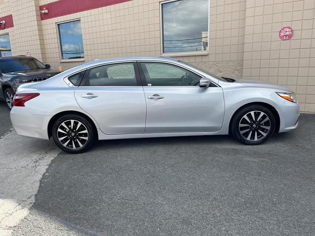 Photo of 2018 Brilliant Silver Nissan Altima