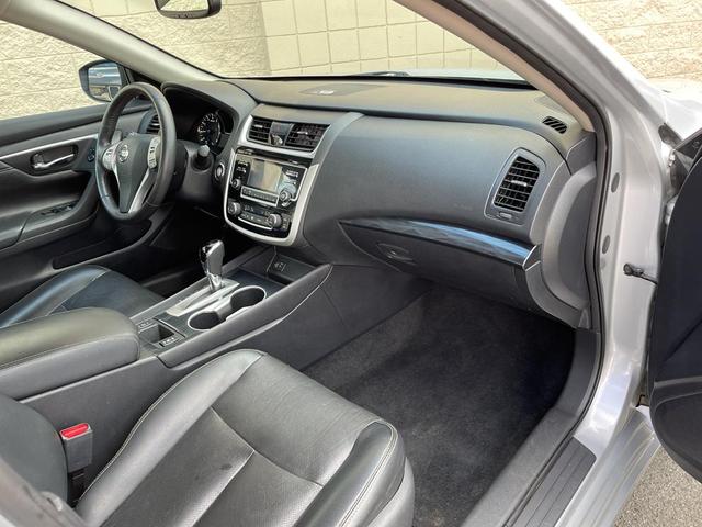 Photo of 2018 Brilliant Silver Nissan Altima