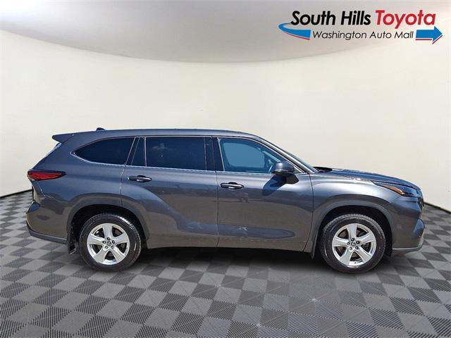 Photo of 2022 Magnetic Gray Metallic Toyota Highlander