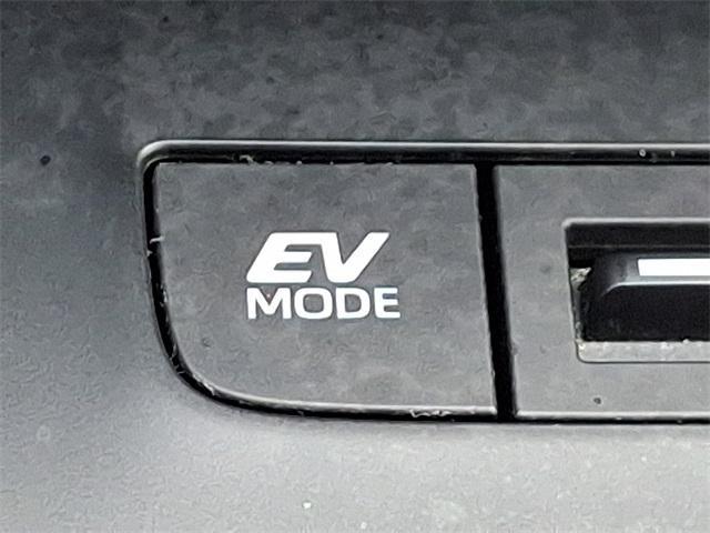 Photo of 2021 Black Toyota Venza