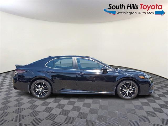 Photo of 2022 Midnight Black Metallic Toyota Camry