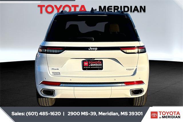 Photo of 2025 Bright White Clearcoat Jeep Grand Cherokee