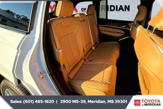 Photo of 2025 Bright White Clearcoat Jeep Grand Cherokee