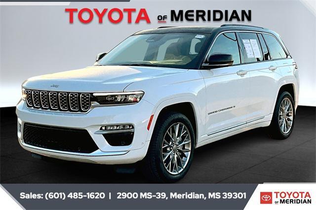 Photo of 2025 Bright White Clearcoat Jeep Grand Cherokee