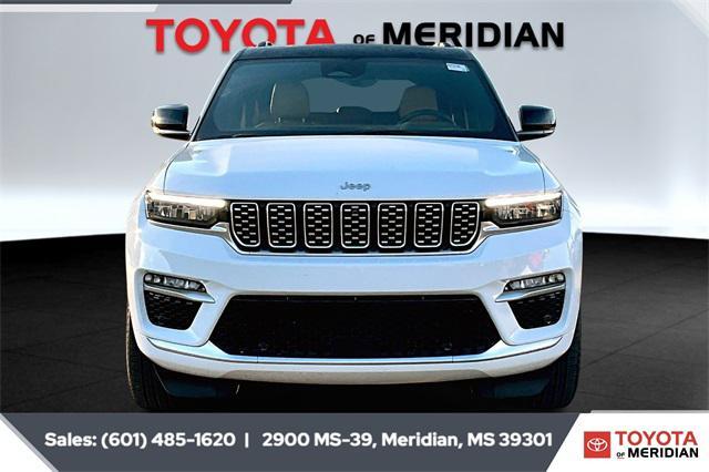 Photo of 2025 Bright White Clearcoat Jeep Grand Cherokee