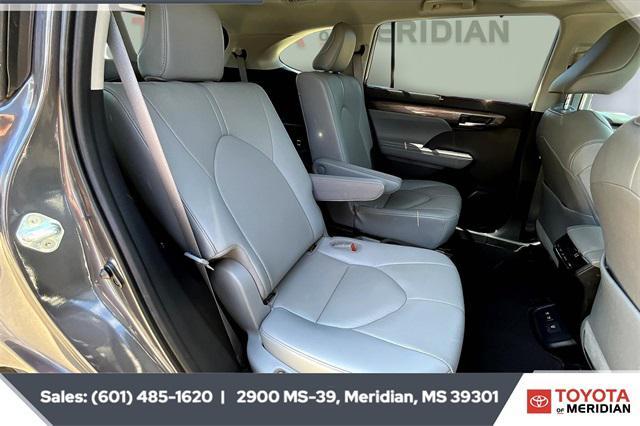 Photo of 2021 Magnetic Gray Metallic Toyota Highlander