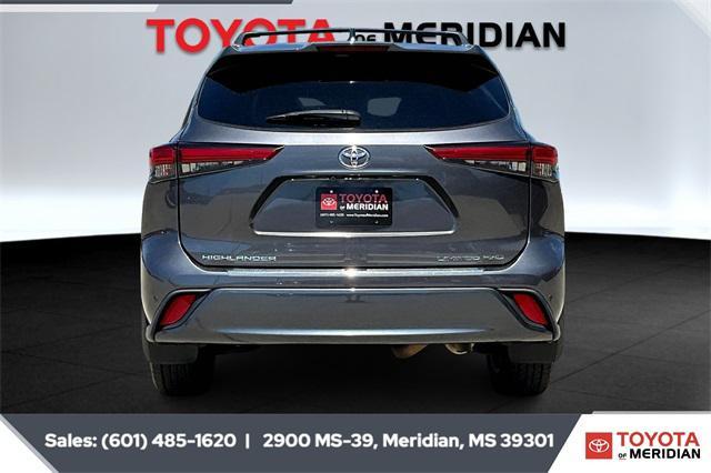 Photo of 2021 Magnetic Gray Metallic Toyota Highlander