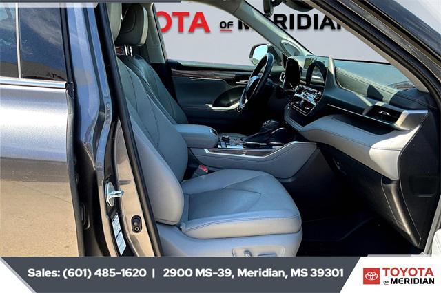 Photo of 2021 Magnetic Gray Metallic Toyota Highlander