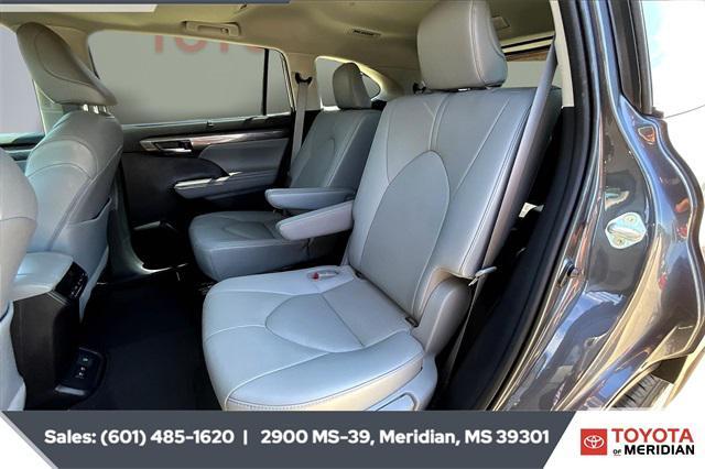 Photo of 2021 Magnetic Gray Metallic Toyota Highlander