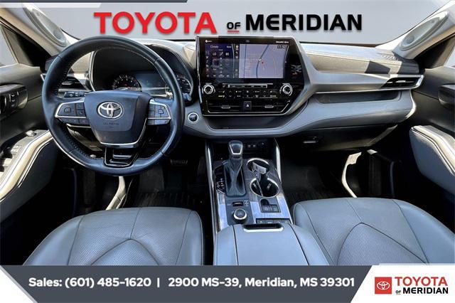 Photo of 2021 Magnetic Gray Metallic Toyota Highlander