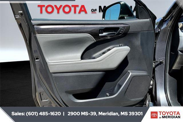 Photo of 2021 Magnetic Gray Metallic Toyota Highlander