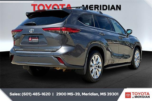 Photo of 2021 Magnetic Gray Metallic Toyota Highlander