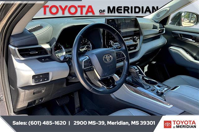 Photo of 2021 Magnetic Gray Metallic Toyota Highlander