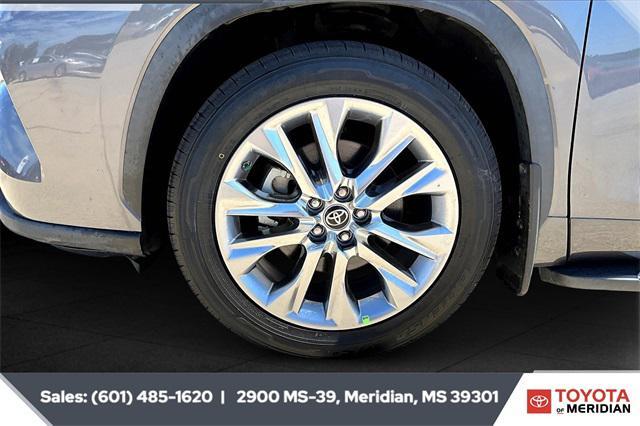 Photo of 2021 Magnetic Gray Metallic Toyota Highlander