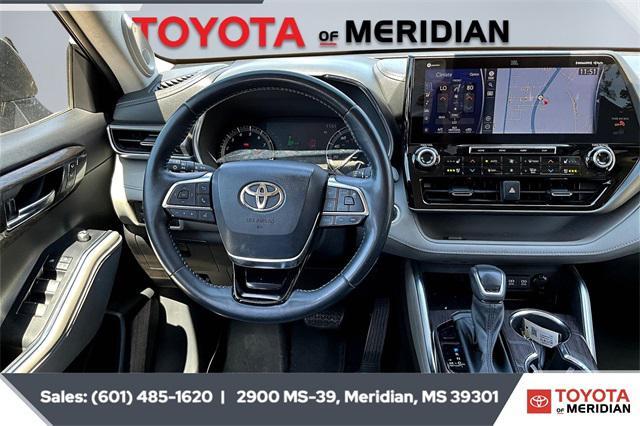 Photo of 2021 Magnetic Gray Metallic Toyota Highlander