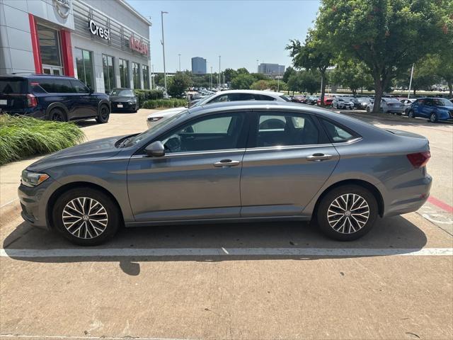 Photo of 2019 Platinum Gray Volkswagen Jetta