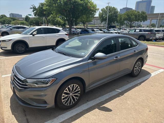 Photo of 2019 Platinum Gray Volkswagen Jetta