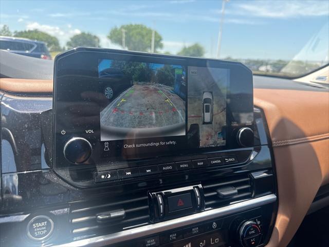 Photo of 2024 Super Black Nissan Pathfinder