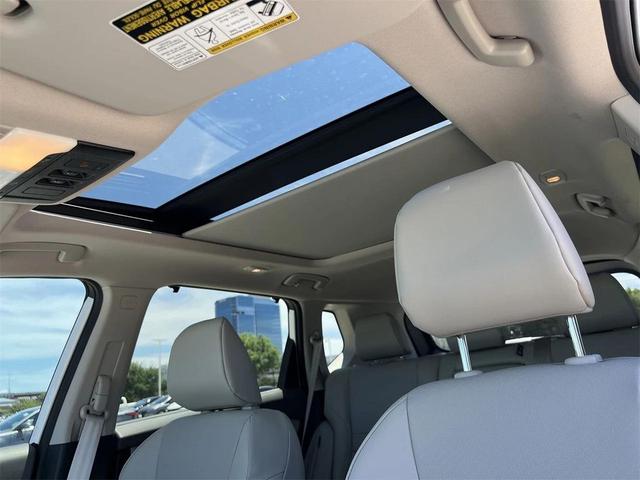Photo of 2026 Everest White Pearl Tricoat Nissan Rogue