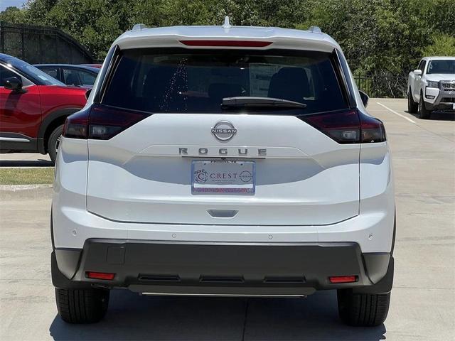 Photo of 2026 Everest White Pearl Tricoat Nissan Rogue