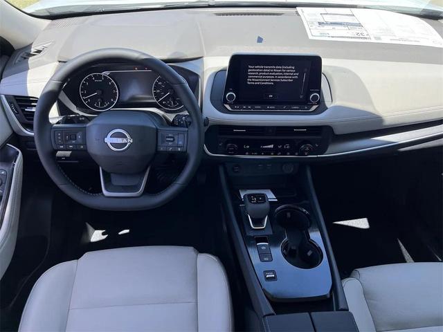 Photo of 2026 Everest White Pearl Tricoat Nissan Rogue