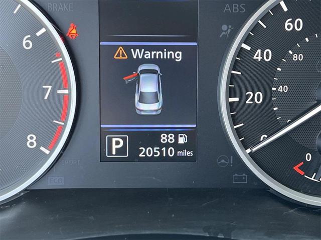 Photo of 2024 Gun Metallic Nissan Sentra