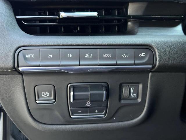 Photo of 2023 Crystal White Tricoat Cadillac Escalade