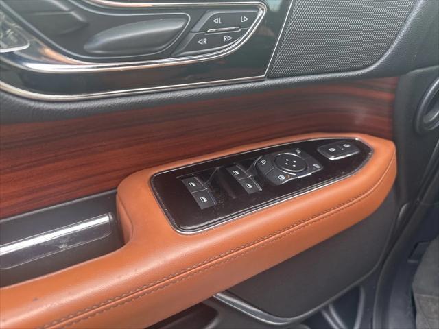 Photo of 2020 White Lincoln Navigator