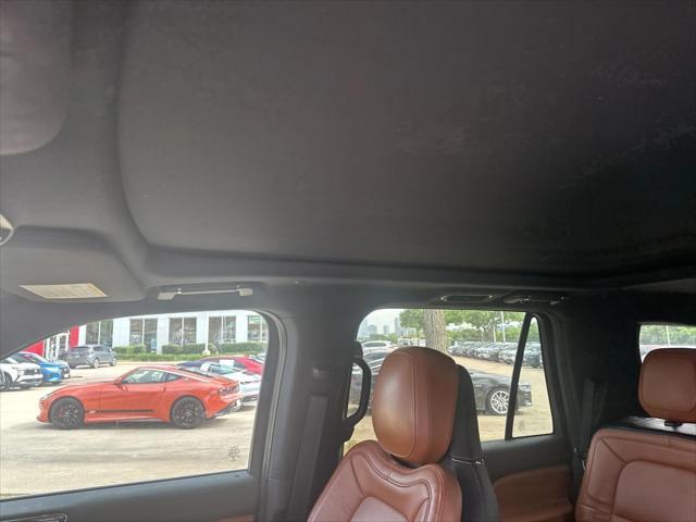 Photo of 2020 White Lincoln Navigator