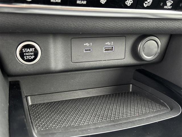 Photo of 2021 Champagne Silver Metallic Nissan Rogue