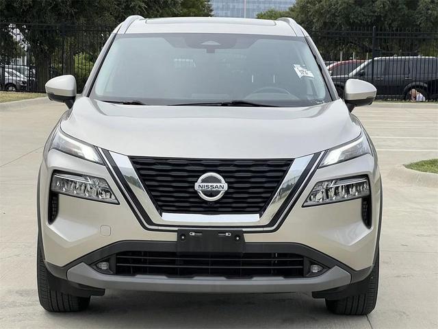 Photo of 2021 Champagne Silver Metallic Nissan Rogue