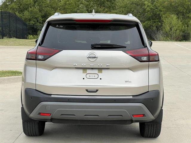 Photo of 2021 Champagne Silver Metallic Nissan Rogue