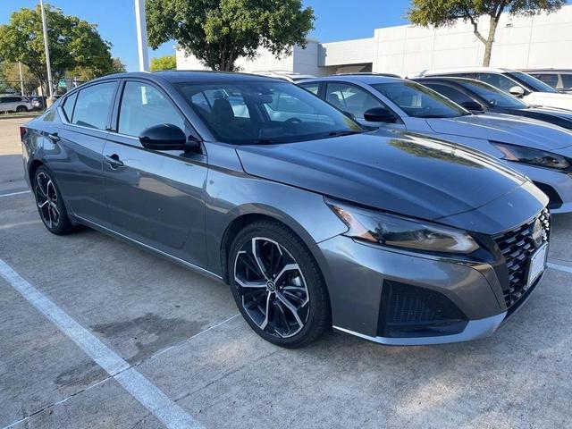 Photo of 2023 Gun Metallic Nissan Altima