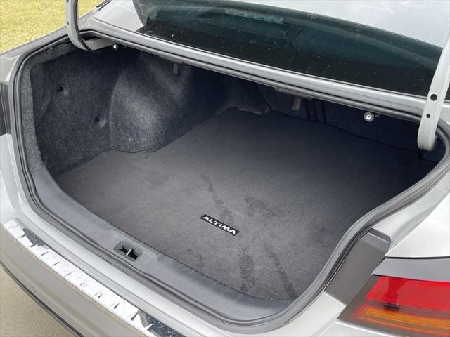 Photo of 2022 Brilliant Silver Nissan Altima