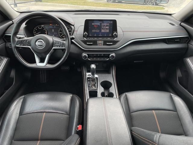 Photo of 2022 Brilliant Silver Nissan Altima