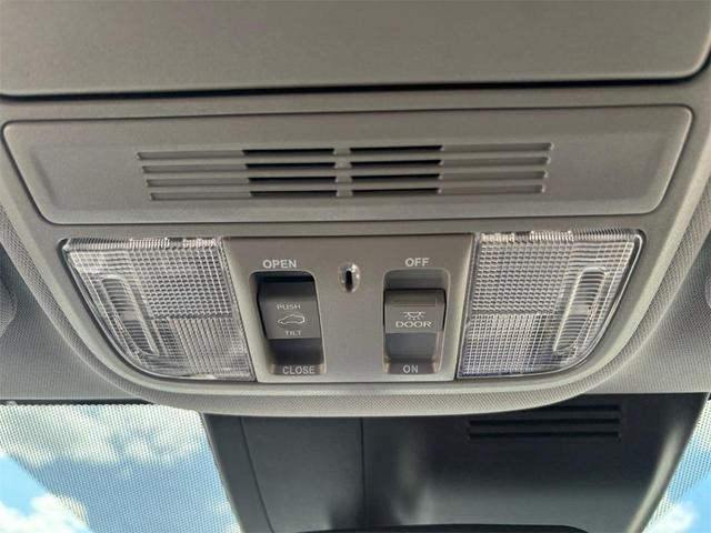 Photo of 2022 Platinum White Pearl Honda CR-V