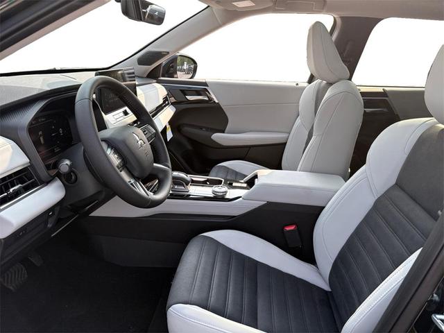 Photo of 2025 Black Diamond Mitsubishi Outlander