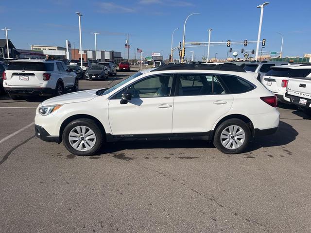 Photo of 2017 Crystal White Pearl Subaru Outback