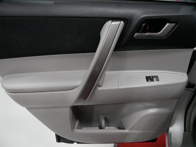Photo of 2009 Classic Silver Toyota Highlander