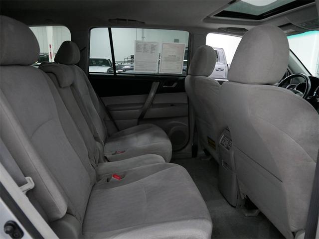 Photo of 2009 Classic Silver Toyota Highlander