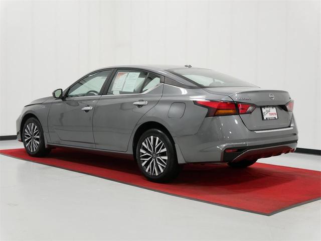 Photo of 2023 Gun Metallic Nissan Altima
