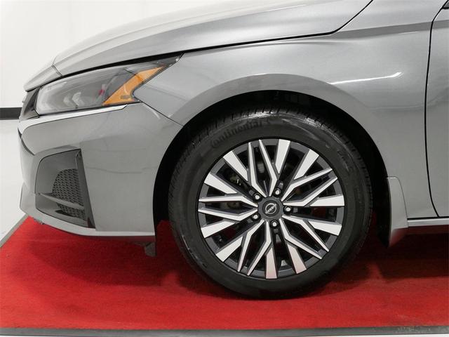 Photo of 2023 Gun Metallic Nissan Altima