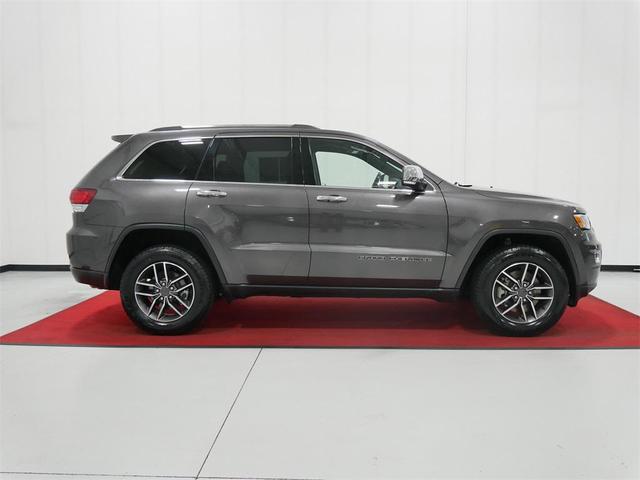 Photo of 2021 Granite Crystal Metallic Clearcoat Jeep Grand Cherokee