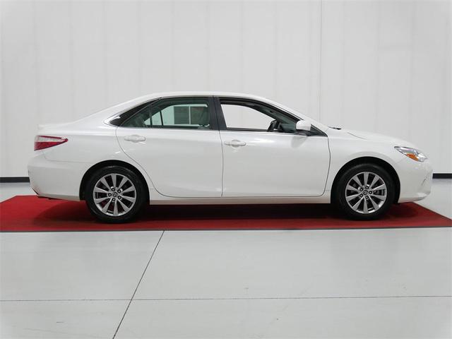 Photo of 2017 Blizzard Pearl Toyota Camry